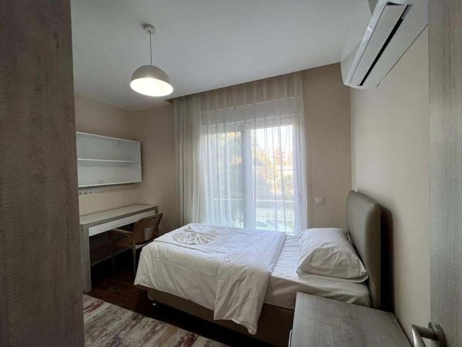 Spacious Flat Close To Erasta'8'