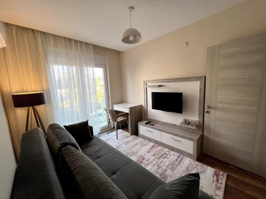 Daire Spacious Flat Close To Erasta'8' *