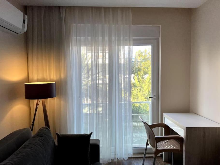 Spacious Flat Close To Erasta'8' *