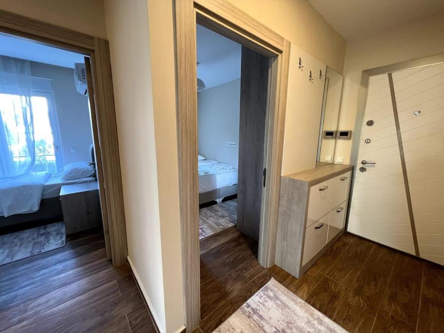 Daire Spacious Flat Close To Erasta'8'