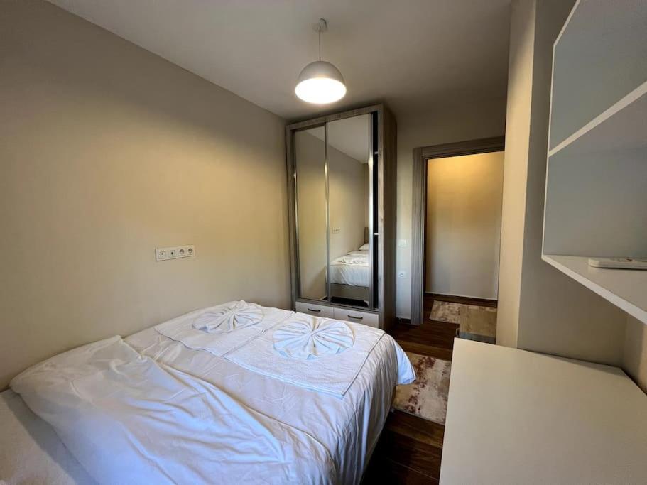 Spacious Flat Close To Erasta'8'